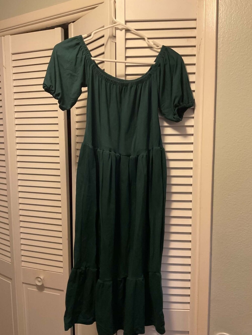 Women's Emerald Green Off-Shoulder Midi Dress